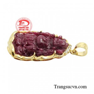 Chính vì thế, nhiều người lựa chọn đeo mặt dây Phật Di Lặc trên người để cầu phúc, bảo vệ bình an, xua đuổi tai họa.