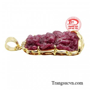 Đeo mặt dây Phật Di Lặc khiến bạn có thể cảm thấy tâm hồn được thư thái, nhẹ nhõm. 