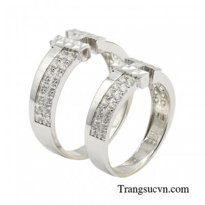 Cặp nhẫn cưới chính là tín vật hoàn hảo thể hiện tình cảm gắn bó của chàng và nàng trong suốt hành trình hạnh phúc lứa đôi. 