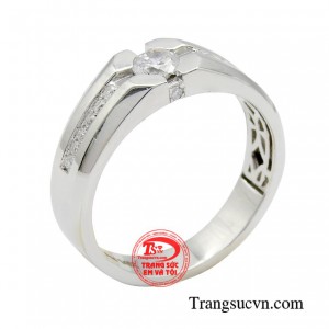 Nhẫn nam vàng trắng là mảnh ghép hoàn hảo giúp các chàng trai hoàn thiện hơn với phong cách thời trang của riêng mình.