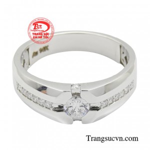Bởi vậy, bạn hãy sỡ hữu ngay chiếc nhẫn này để tạo cho mình phong cách thời trang và thanh lịch hơn.