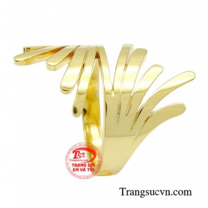 Sản phẩm giúp phái đẹp thỏa sức thể hiện tính cách mỗi ngày với phong cách thời trang linh hoạt mới lạ. 