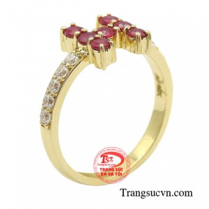 Nhẫn nữ ruby thanh lịch là biểu tượng của vẻ đẹp mạnh mẽ và thời thượng. 