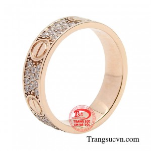 Nhẫn nữ vàng hồng ấn tượng là món trang sức luôn hiện diện trong tủ đồ của phái đẹp. 