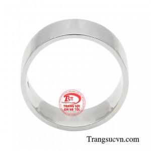 Đó là lý do sản phẩm luôn được phái mạnh đặc biệt yêu thích. Hơn nữa, chiếc nhẫn còn ẩn chứa nét đẹp rắn rỏi, mạnh mẽ và cuốn hút với người đối diện.
