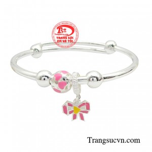 Bạc có tác dụng kháng khuẩn, tránh gió, giải độc, rất tốt cho sức khỏe của bé.