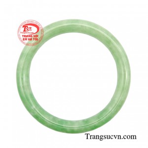 Chính vì thế, các bậc quý nhân thường mang vòng cẩm thạch để hấp thu vượng khí của càn khôn. 