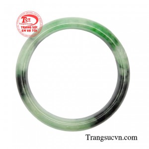 Năng lượng tích cực của ngọc Jade giúp loại bỏ năng lượng tiêu cực.