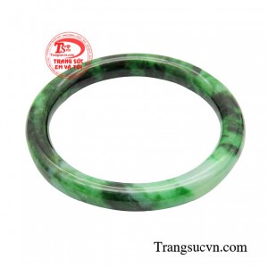 Vòng ngọc cẩm thạch duyên dáng đem lại may mắn, sức khỏe và tiền tài