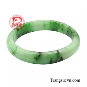 Vòng ngọc cẩm thạch kiêu sa từ lâu đã trở thành món đồ trang sức yêu thích của chị em phái đẹp.
