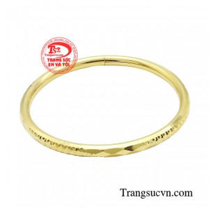 Vòng tay vàng thông thái cho bé thường được dùng làm quà tặng vào các dịp trọng đại như đầy tháng, thôi nôi.