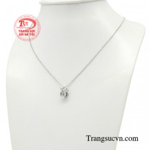 Ngoài ra, sản phẩm được khắc họa sinh động thông qua hình ảnh chú cún tinh xảo góp phần giúp điểm nhấn trung tâm càng thêm nổi bật.