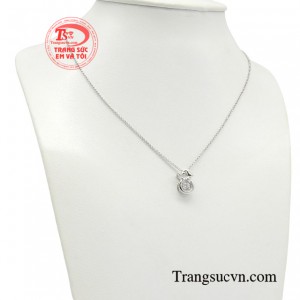 Đây sẽ là món trang sức dễ thương tôn lên nét đáng yêu, xinh xắn của nàng