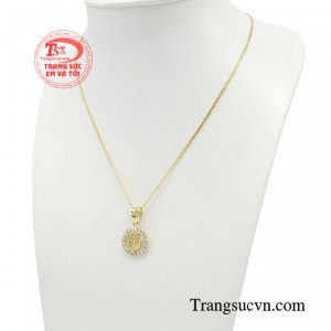 Phụ nữ hiện đại sẵn sàng tự đầu tư cho mình món đồ yêu thích như một sự ghi dấu thành tựu cá nhân.