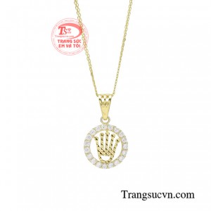 Và thứ trang sức ấy phải mang được tinh thần của một người phụ nữ hiện đại xứng đáng sánh bước cùng những cố gắng và nỗ lực đã bỏ ra để đánh đổi.