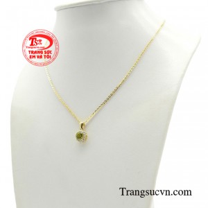 Món trang sức giúp bạn tôn lên đường nét khuôn mặt cực kỳ quyến rũ, đồng thời giữ mãi nét xuân rạng ngời cho riêng bạn. 