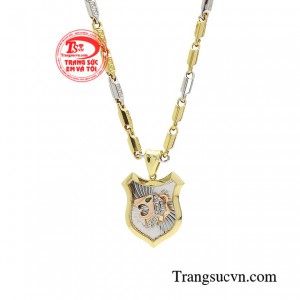 Đối với nam giới đang theo đuổi phong cách phóng khoáng thời thượng nhưng vẫn đủ hiện đại dễ dàng phối cùng trang phục hằng ngày thì đây chắc chắn sẽ là món phụ kiện cần phải có trong tủ đồ.