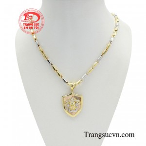 Bộ dây chuyền phong độ phái mạnh gây ấn tượng bởi sự lịch lãm, sang trọng và đẳng cấp. 