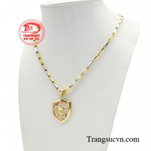 Bộ sản phẩm không chỉ tôn vinh sự sang trọng, mà còn thể hiện sự thành đạt và địa vị của bản thân người đeo. 