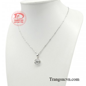 Bộ sản phẩm là điểm nhấn giúp nàng quyến rũ hơn cũng như nổi bật trong những khoảnh khắc của cuộc sống.