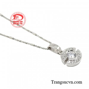 Với món trang sức này mỗi quý cô sẽ luôn hạnh phúc, rạng rỡ và tỏa sáng cùng vẻ đẹp hiện đại. 