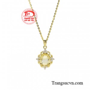 Đặc biệt bộ dây chuyền thạch anh vàng được coi là một trong những loại trang sức phong thủy mang lại nhiều lợi ích cho người sử dụng.