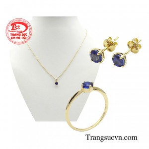 Ứng với 12 tháng trong năm, Sapphire dành cho người có sinh nhật tháng 9, mang lại may mắn, an lành hạnh phúc và tình yêu.