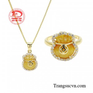 Bộ trang sức túi tiền đá mắt hổ đem lại sự may mắn cho cuộc sống và công việc.