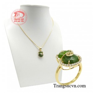 Ngọc Cẩm Thạch từ xa xưa đã được giới quý tộc yêu thích bởi vẻ đẹp tao nhã cùng với khí chất vương giả hiếm có.