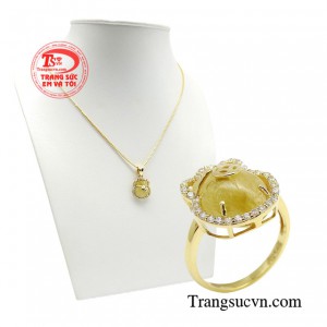 Diện trang sức túi tiền để người đeo chiêu tài lộc, hút về cho gia chủ nhiều tiền bạc và cơ hội.