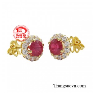 Đá ruby thiên nhiên là loại đá được khách hàng đặc biệt yêu thích và lựa chọn.