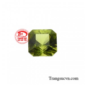 Đá peridot cao cấp có màu xanh olive. 