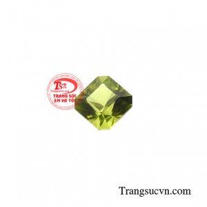 Trong ngũ hành thì màu của đá Peridot phù hợp với người mệnh Mộc và mệnh Hỏa. 