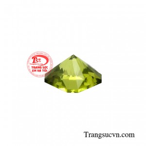 Peridot cũng là viên đá của những người sinh vào tháng 8. 