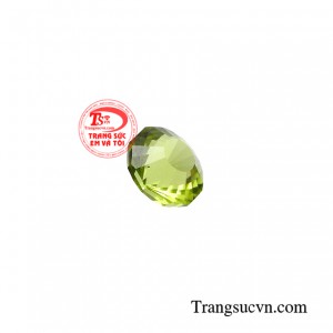 Đặc biệt khi được chế tác hoàn thiện lên món trang sức, đá peridot càng phát huy được vẻ đẹp đẳng cấp cho người đeo.