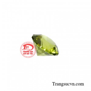Không những vậy, đá phong thủy peridot có tác dụng kích hoạt năng lượng tốt, giúp tăng vượng khí, gìn giữ sức khỏe, mang đến may mắn, làm ăn phát đạt, giúp gia đình êm ấm.