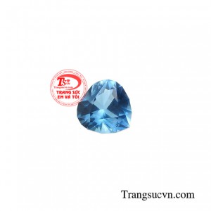 Đá Topaz xanh dương không chỉ được ứng dụng trong ngành chế tác trang sức phụ kiện mà còn trở thành một trong những loại đá phong thuỷ rất được người mệnh thủy và mộc ưa chuộng.