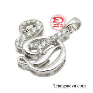 Đặc biệt sản phẩm được thiết kế riêng biệt có giá trị và ý nghĩa vô cùng lớn đối với người diện món trang sức này.