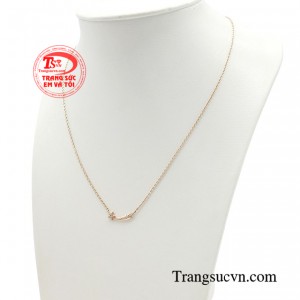 Đặc biệt sản phẩm được lấy thiết kế dựa trên ý tưởng ngôi sao băng mang ý nghĩa may mắn đến cho người đeo.