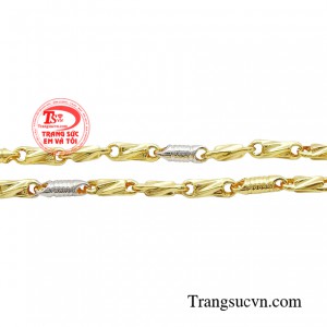 Một chiếc dây chuyền vừa đủ tinh tế sẽ là lựa chọn hoàn hảo cho mọi quý ông dù là khó tính nhất.