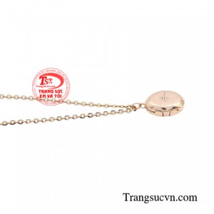 Dây chuyền vàng hồng trẻ trung dành cho các nàng theo đuổi phong cách thanh lịch, bản lĩnh.