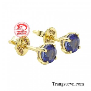 Sapphire mang nét đẹp trang nhã, tượng trưng cho sự yêu kiều và khí chất quý phái của người phụ nữ. 