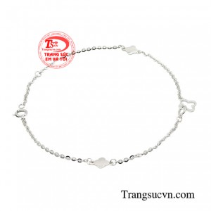 Không chỉ giúp các cô gái làm điệu, làm đẹp, lắc chân mang biểu trưng của một vòng tròn, không xác định điểm bắt đầu, không xác định điểm kết thúc.