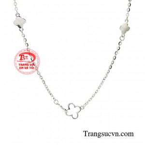 Chính vì thế, lắc chân được chọn làm quà tặng của nam giới dành cho phái đẹp với mong ước về một tình bạn, tình yêu vĩnh cửu.