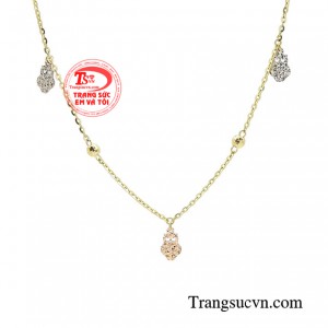 Không chỉ là một món trang sức thông thường, mà còn là một cách để làm cho đôi chân của phụ nữ trở nên quyến rũ hơn.