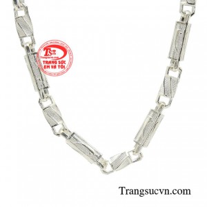 Sản phẩm tập trung vào phong cách linh hoạt, đơn giản và giảm bớt những chi tiết màu mè không cần thiết.