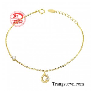 Lắc tay duyên dáng phái đẹp thể hiện nét dịu dàng nhưng không kém phần sang trọng.