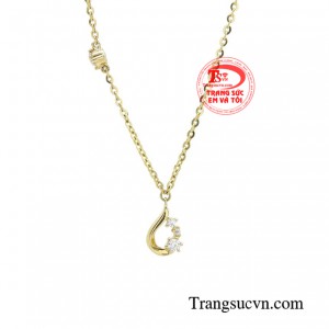 Với những cô nàng yêu thích sự thanh lịch thì chiếc lắc tay duyên dáng này chắc chắn sẽ khiến chủ nhân tỏa sáng bởi nét hiện đại và cuốn hút.