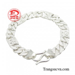 Thiết kế mắt dây đúc cực kỳ chắc chắn, phần móc nối dày dặn thách thức với thời gian.