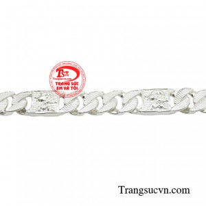 Chúng tôi tin tưởng mẫu lắc này sẽ giúp các đấng mày râu thể hiện được phong cách sang trọng đầy sức hút và phong thái trẻ trung đầy tự tin.